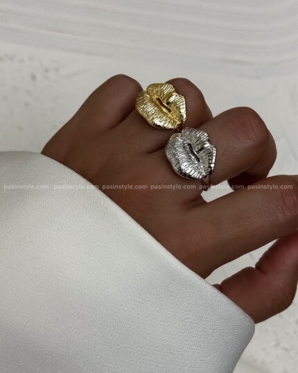 انگشتر لب طلایی