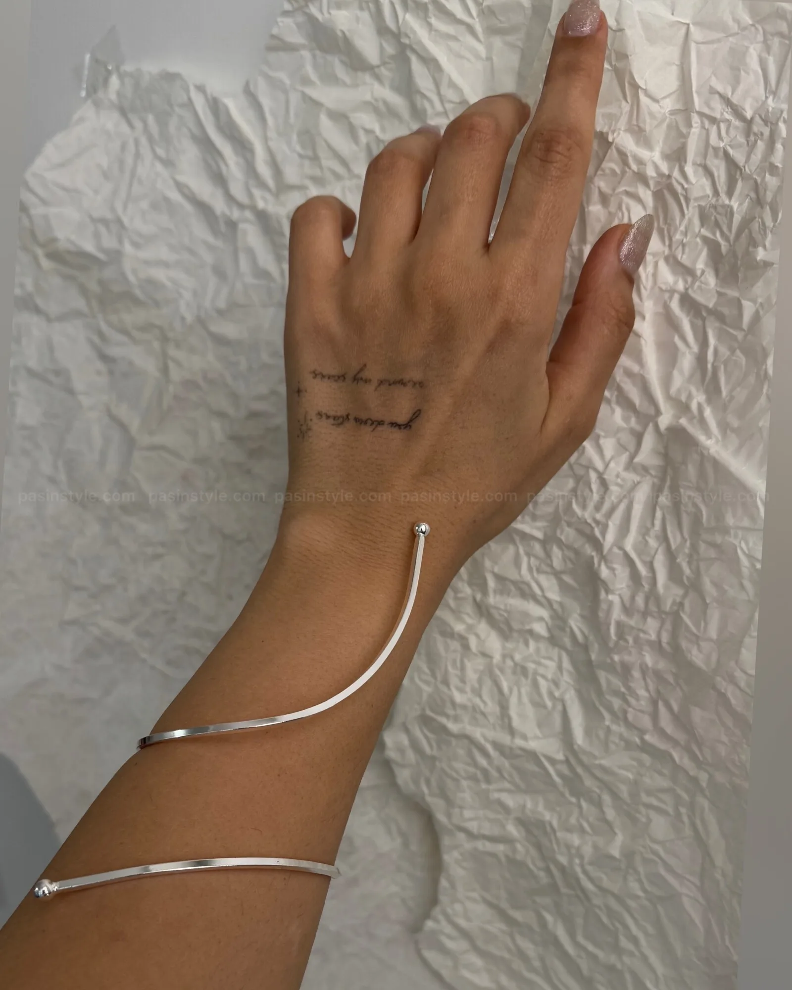 بنگل و بازوبند مینیمال