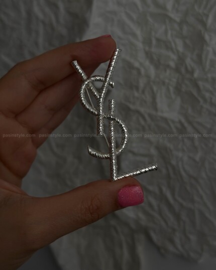 گل سینه ایو سن لورن