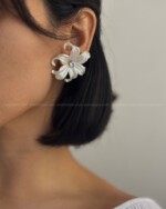 گوشواره گل سفید